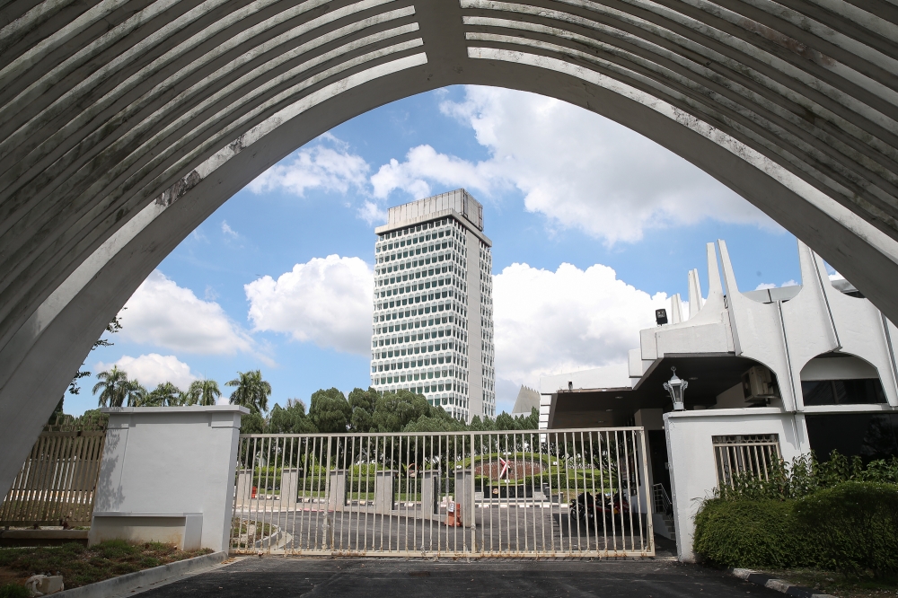 Senate meeting adjourns, passes three bills to strengthen industry, fiscal position