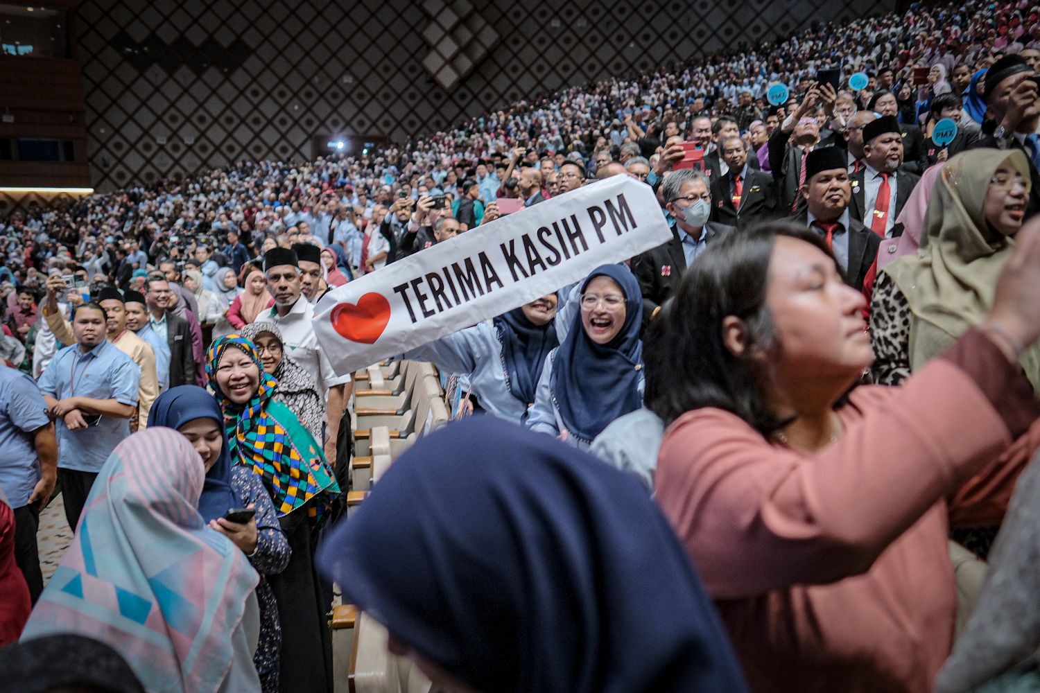Belanjawan 2026: Kakitangan ‘gomen’ dapat RM500