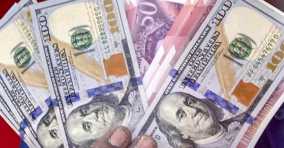 Dollar on track for worst week in four months as case for Fed cut builds