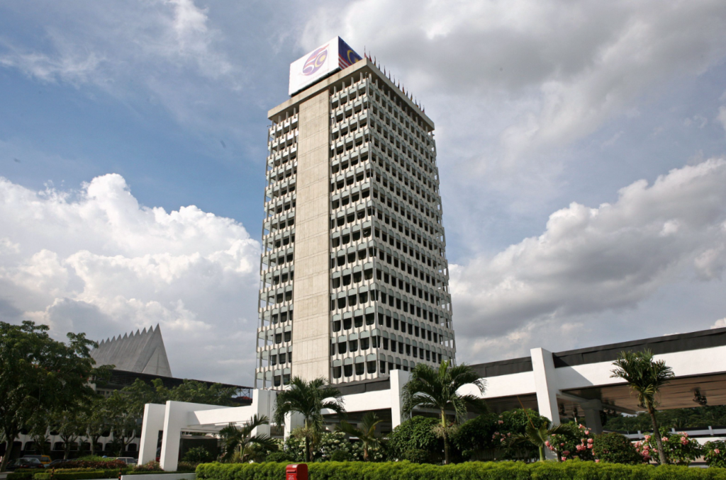 Pork smuggling, Pan Borneo highway status among focus at Dewan Rakyat today