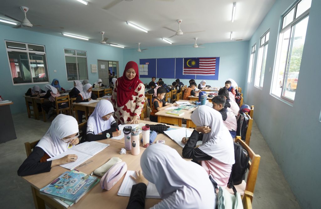 Selangor allocates RM30m for school aid prog